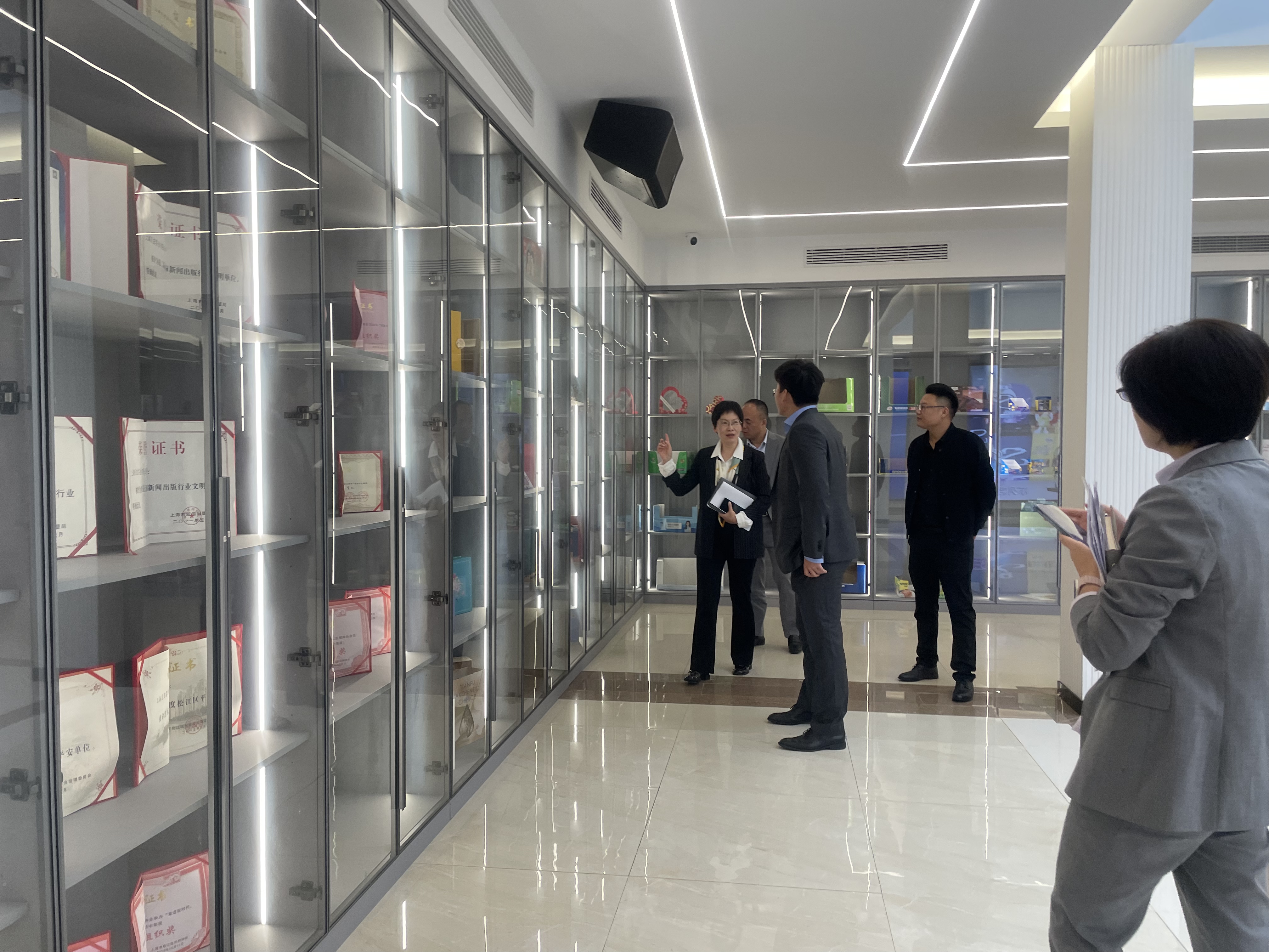 松江区洞泾镇领导走访(图5)